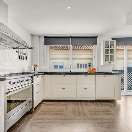 Concordia 4br Close To & Garage *